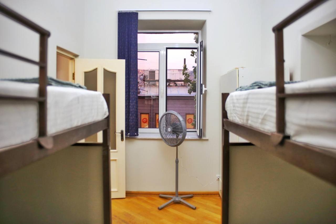 Olympic Hostel Yerevan Bagian luar foto