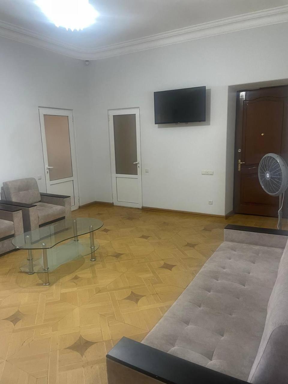 Olympic Hostel Yerevan Bagian luar foto