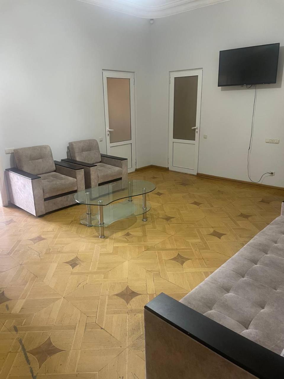 Olympic Hostel Yerevan Bagian luar foto